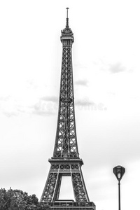 黑的和白色的Eiffel语言塔