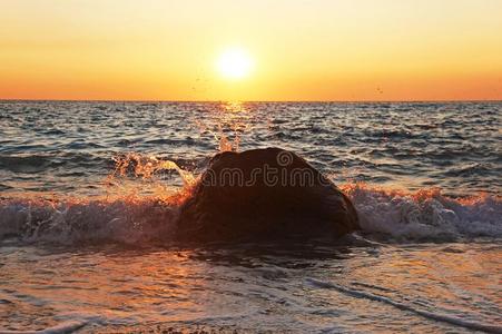 日落风景在额膜炎海滩帕克斯岛希腊