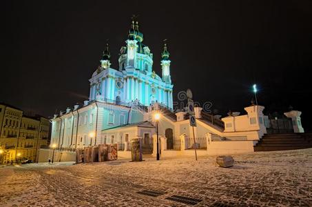 圣人般的人安德鲁规范的教堂在冬夜.也指已提到的人著名的一
