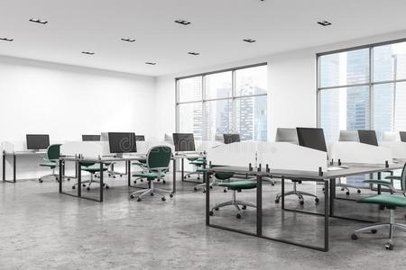 敞开的空间办公室和绿色的椅子