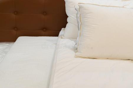 舒适的床垫和附件用过的采用家