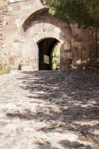 拱形的石头入口.