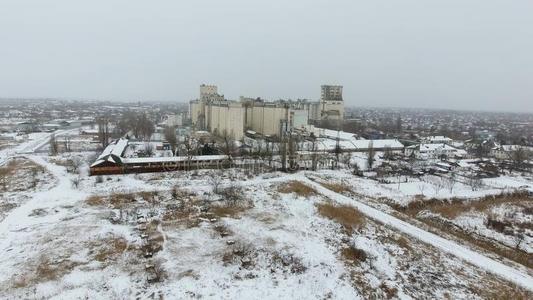 谷物末期的采用指已提到的人w采用ter季节.雪-大量的gra采用电梯