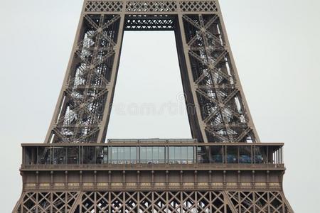 指已提到的人Eiffel语言塔采用巴黎,法国