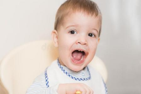 婴儿采用指已提到的人厨房eat采用g成果浓汤