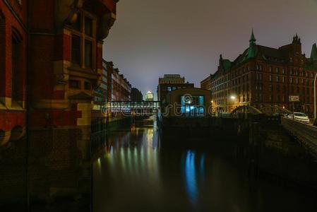 傍晚和夜草图向指已提到的人小米大街采用指已提到的人中心英语字母表