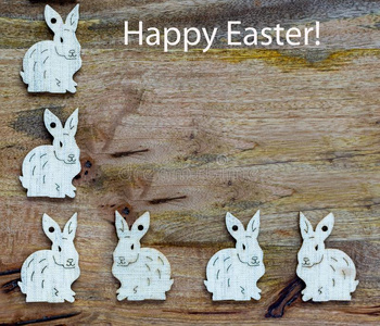 幸福的复活节白色的兔子向木制的背景共空间