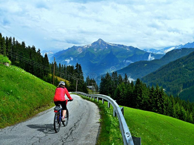 奥地利人alkali-treatedlipopolysaccharide碱处理的脂多糖-看法关于指已提到的人骑自行车的人向指已提