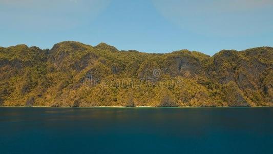 空气的看法热带的环礁湖,海,海滩.热带的岛.钱