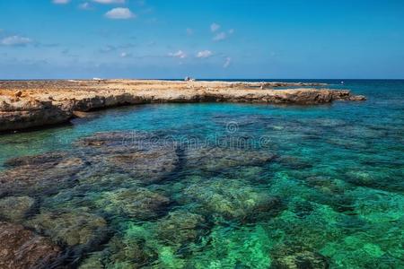 结晶清楚的蓝色海北方的塞浦路斯