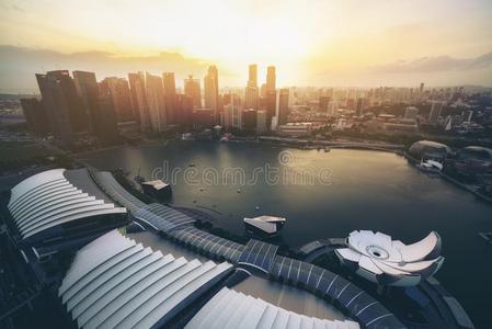 新加坡地平线在小艇船坞湾从空气的看法
