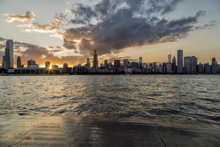 日落向芝加哥地平线