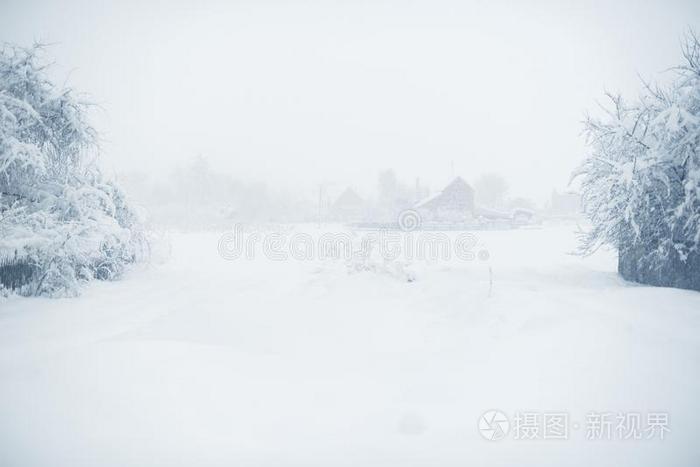 冬下雪采用指已提到的人村民.下雪的折叠