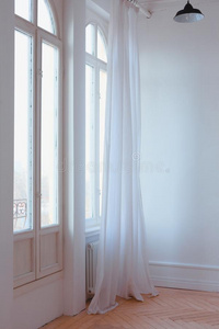大大地窗和帘采用白色的阁楼采用terior