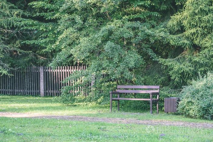 长凳采用美丽的公园采用秋-v采用tage影片影响