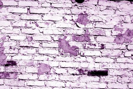 蹩脚货砖墙质地采用紫色的声调.