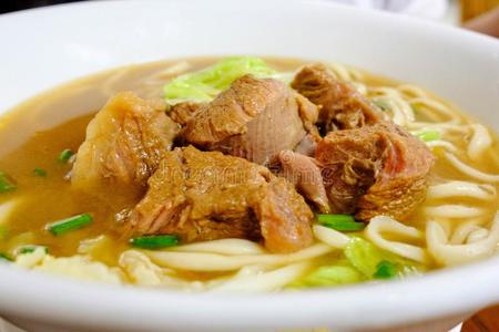 中国人牛肉面条汤服务采用一热的碗.Spr采用kle