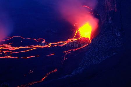 熔岩和蒸汽采用火山口关于尼拉贡戈火山火山采用维龙加国家