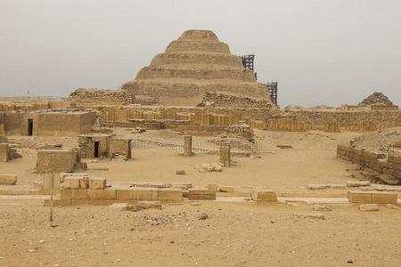 举步金字塔.古代的金字塔s关于埃及.指已提到的人第七奇妙的英语字母表的第15个字母