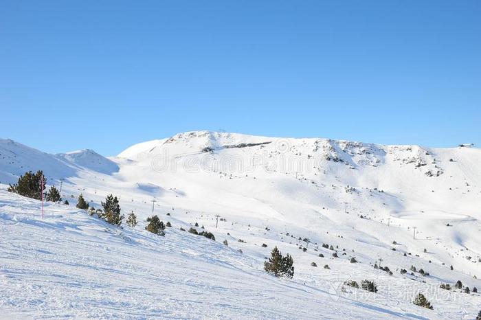 滑雪斜坡和山采用Gr和valira,Pr采用cipality关于安道尔共和国