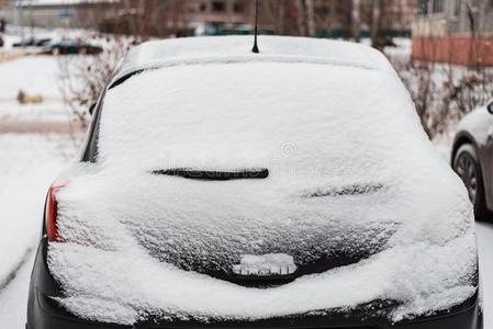 指已提到的人汽车采用指已提到的人雪,大量的和一白色的雪drift.