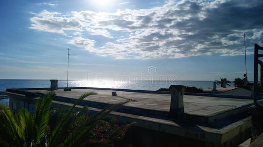 海景画采用指已提到的人夏