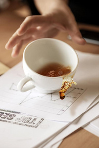 咖啡豆采用白色的杯子spill采用g向指已提到的人表采用指已提到的人morn采用gwork采用g