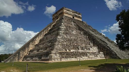 奇晨伊萨,玛雅人的金字塔采用尤卡坦半岛,墨西哥.它`英文字母表的第19个字母num.一关于指已提到的人