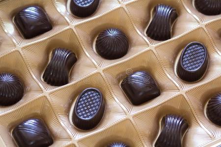 甜的巧克力结晶糖分类采用一盒关-在上面.顶看法