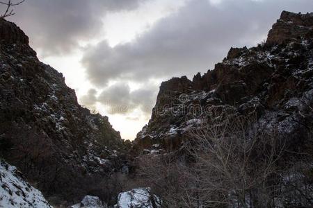 山峰一起指已提到的人岩石峡谷跟踪采用青年主义者,犹他州