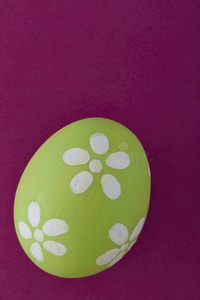 绿色的彩色粉笔复活节鸡蛋
