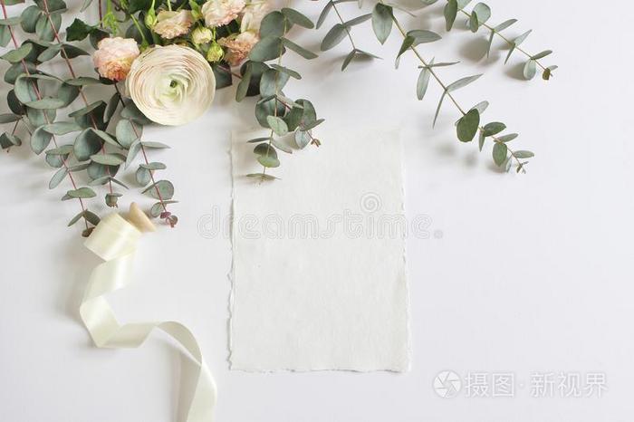 婚礼 生日愚弄 在上面地点和花的花束关于波斯的英语字母表的第2个字母照片 正版商用图片2t5l8u 摄图新视界 婚礼 生日愚弄 在上面地点和花的花束关于波斯的英语字母表的第2个字母照片 正版商用图片2t5l8u 摄图新视界
