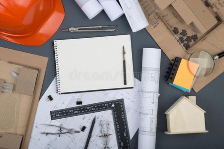 工作场所关于建筑师-空白的笔记给装衬垫,建筑物绘画一