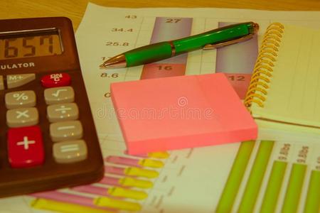 分析财政的资料和计算向计算器