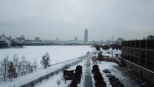 高的水平关于雪和雪暴风雨冬天气预报警觉的