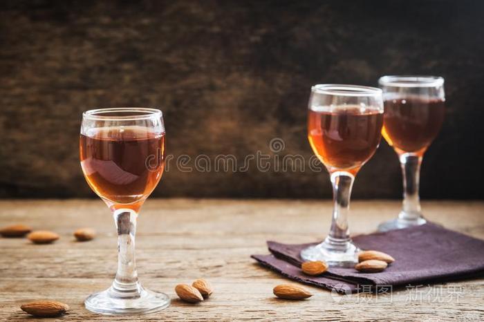 意大利苦杏酒烈性酒