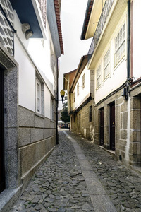 吉马拉斯,布拉加,葡萄牙.八月14,2017:狭隘的圆石