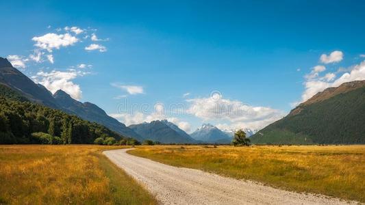 未损坏的阿尔卑斯山的风景从金洛克住所名称-格莱诺基路,NewZealand新西兰