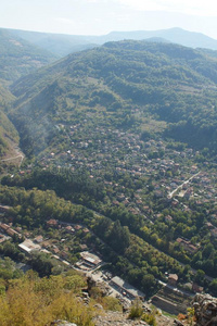 全景的看法关于伊斯克河山峡,巴尔干半岛的山,保加利亚