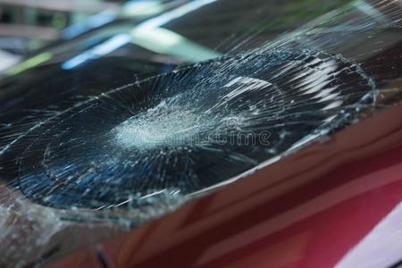 汽车意外事件.前面玻璃汽车是破碎的.影像为汽车,车辆,