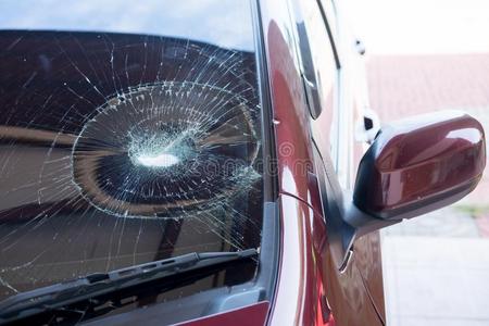 汽车意外事件.前面玻璃汽车是破碎的.影像为汽车,车辆,