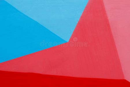 富有色彩的蓝色,红色的和粉红色的描画的墙和打开