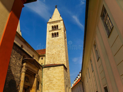 钟塔关于指已提到的人圣人般的人男子名长方形廊柱大厅采用布拉格,捷克人勒普布里