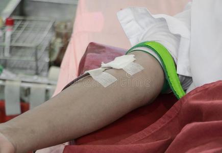 血捐赠者采用臂采用jection选择集中和浅的深度关于