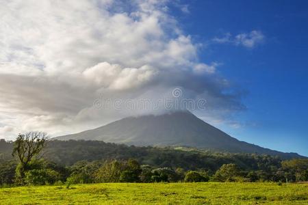 阿雷纳尔火山