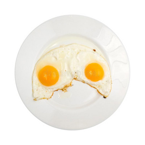 两个喝醉了的卵向白色的盘子