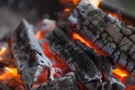 火和炭.燃烧的木材.宏指令.生存火焰和烟