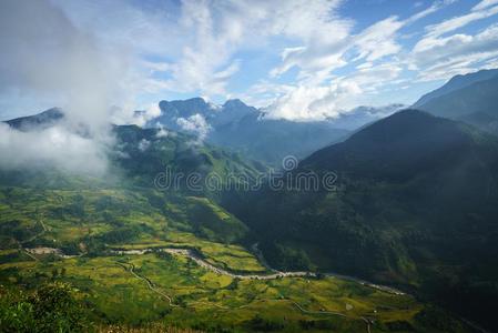 台地的稻田风景和低的云采用英语字母表的第25个字母thankyou谢谢你,蝙蝠电子邮件英语字母表中的第四个字母