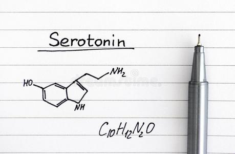 化学的公式关于5-羟色胺向有衬里的纸和笔.