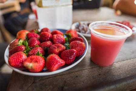 草莓和草莓果汁